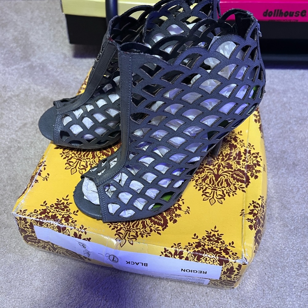 Dollhouse Black Cutout Heels